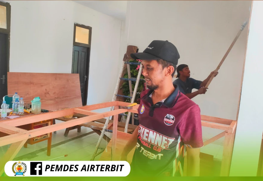 Pelaksanakan Renovasi Kantor Desa